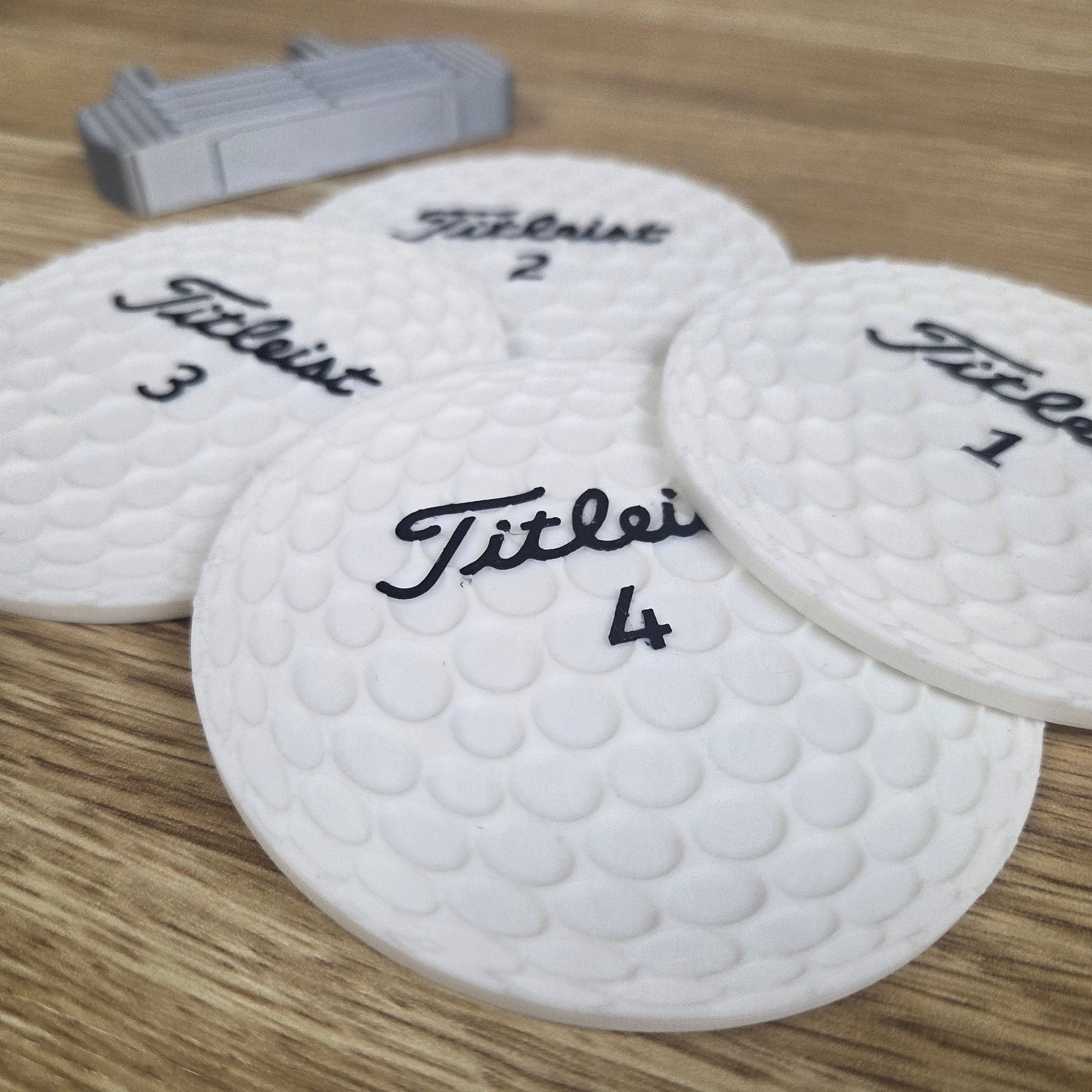 Golf Balls & Putter - 3D Coaster Set ❄️🍻