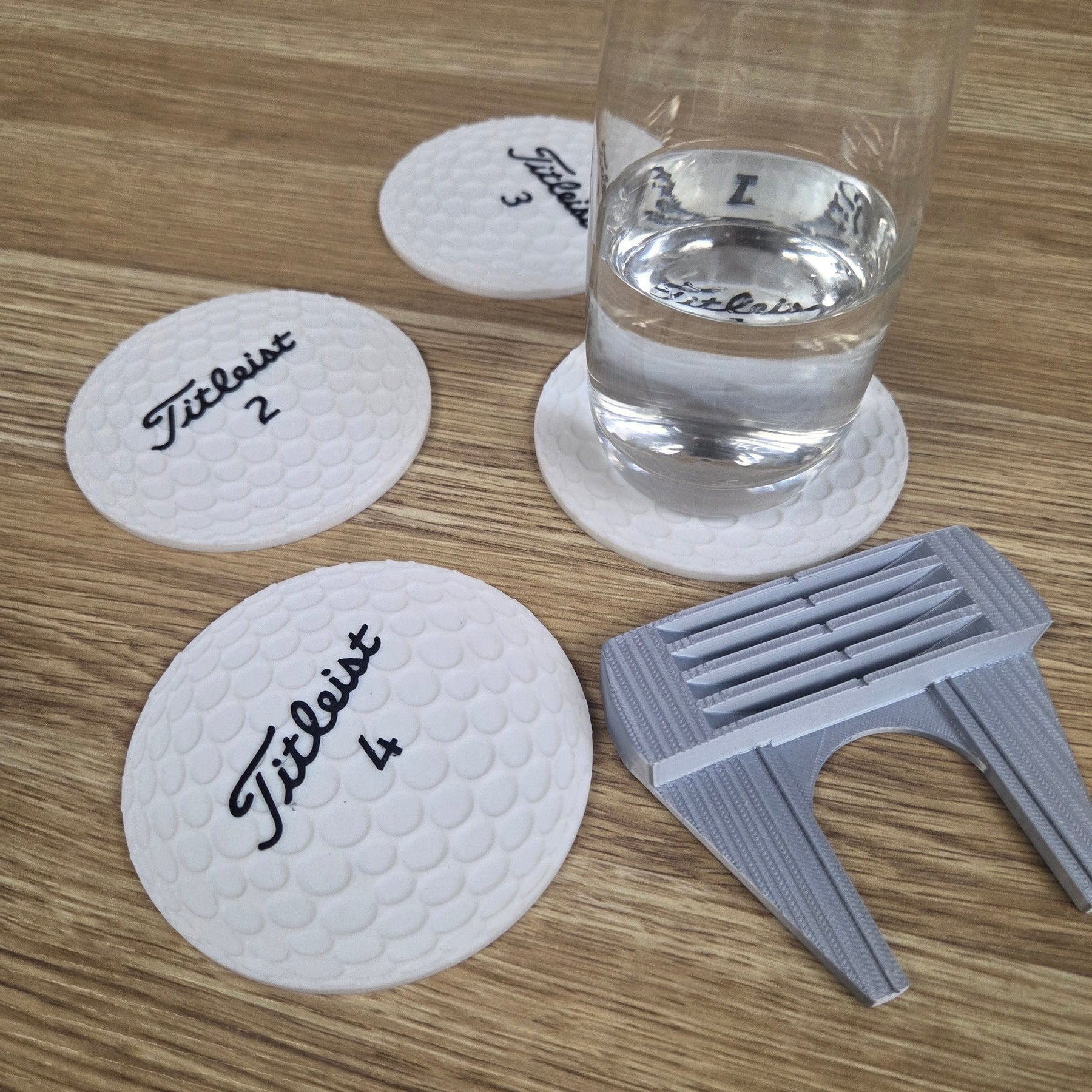 Golf Balls & Putter - 3D Coaster Set ❄️🍻