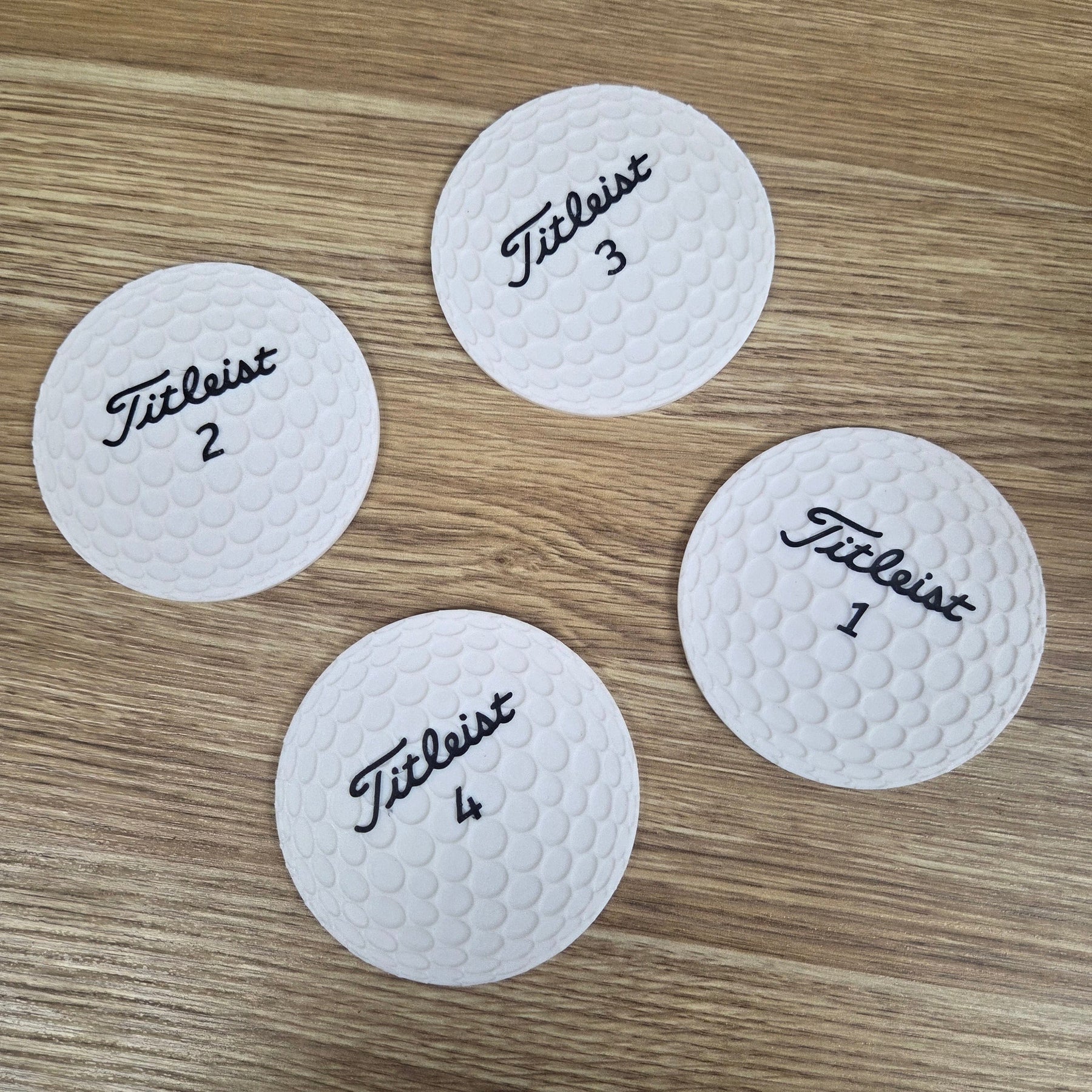 Golf Balls & Putter - 3D Coaster Set ❄️🍻