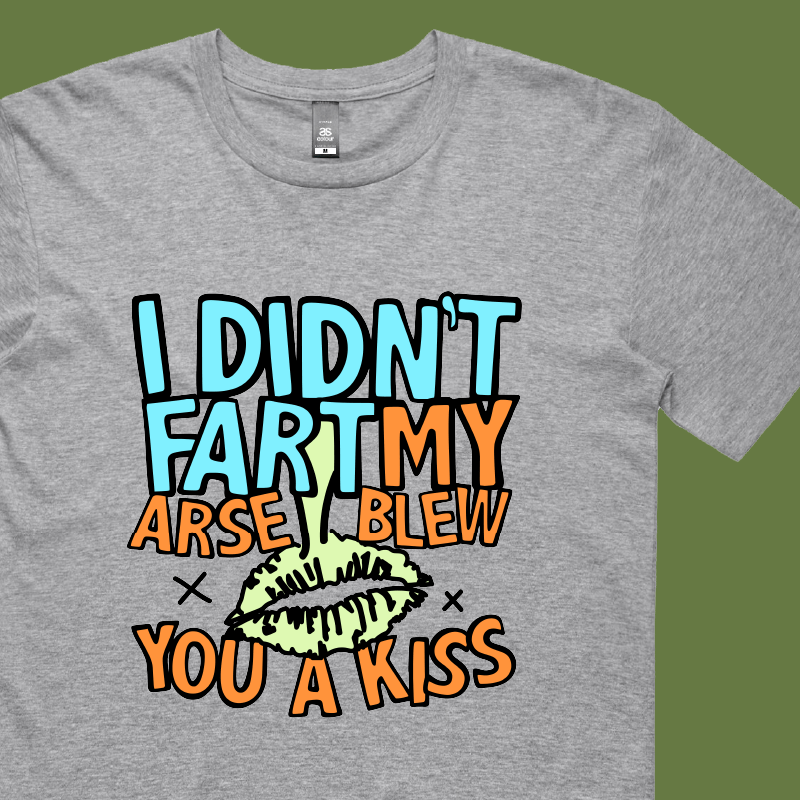 Kiss From Down Under ๐๐จ โ Men's T Shirt