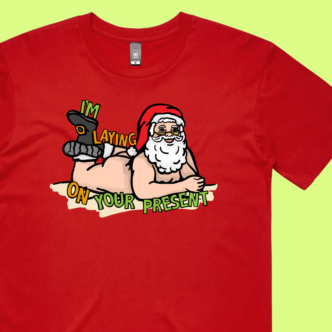 Santaโs Present ๐
๐- Men's T Shirt