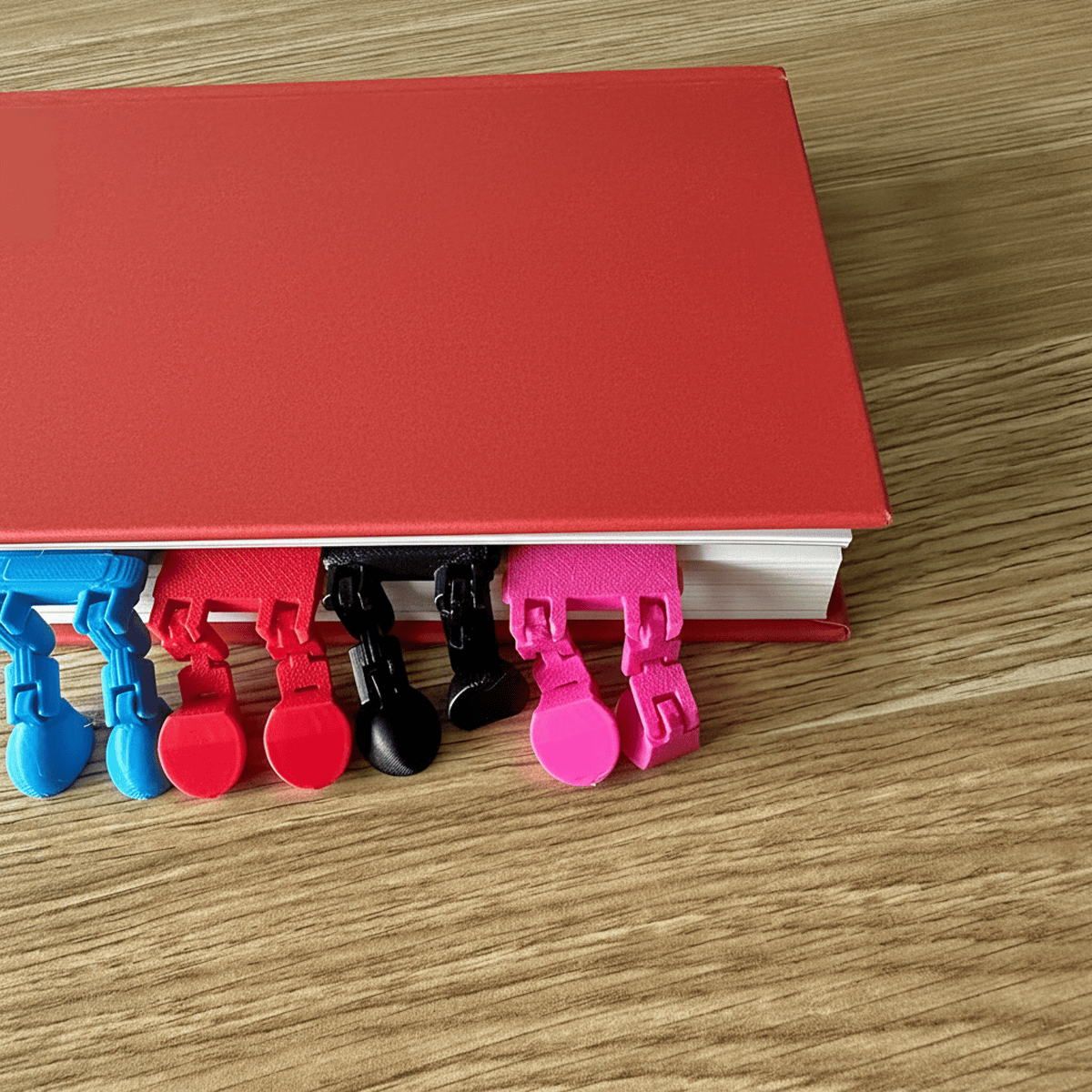 Flat Mate - Bookmark 🦶📕