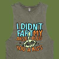 Kiss From Down Under 😘💨 – Tank