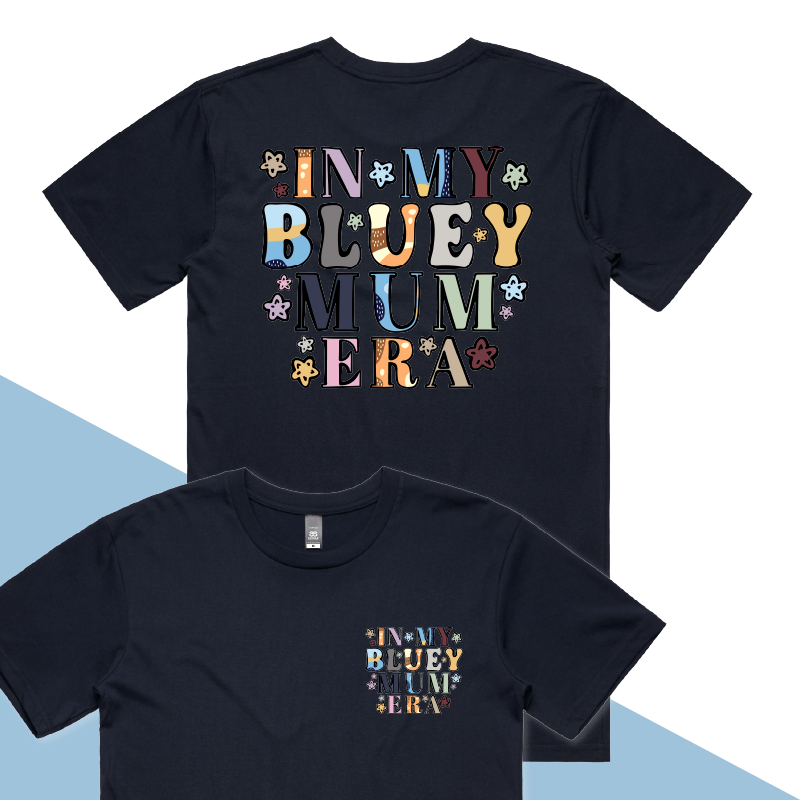 S / Navy / Small Front & Large Back Design Bluey Mum Era – Men's T Shirt